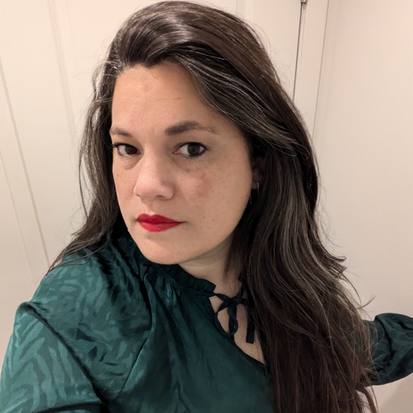 @simply_serene "LIVE" Share Show GIVEAWAYS🎁Jewelry💍Women's Clothing👗Makeup💄 - Picture 2 of 5